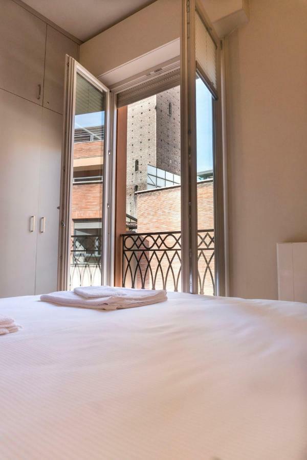 Bologna Elegance Apartment ภายนอก รูปภาพ